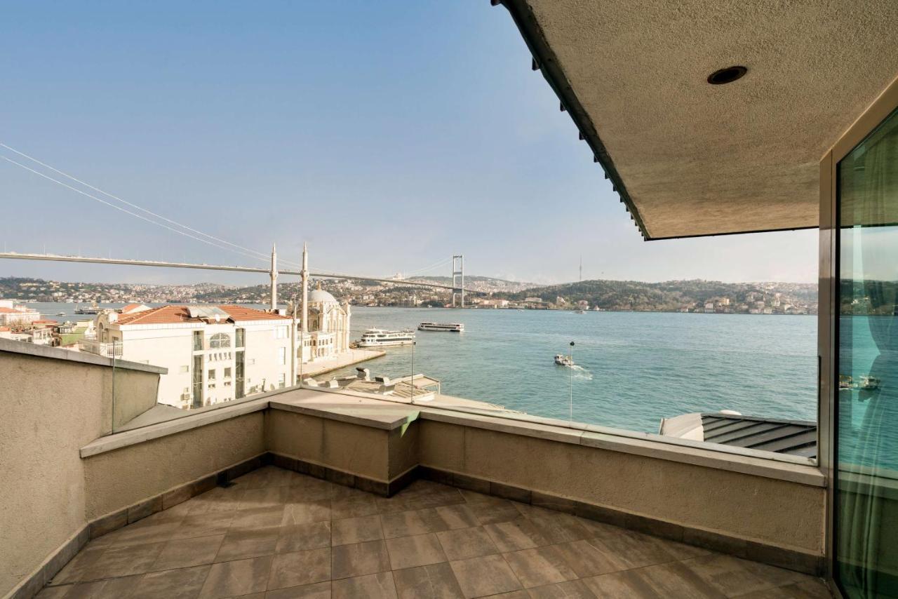 Radisson Blu Bosphorus Hotel Istanbul Bagian luar foto View from the balcony of a penthouse apartment in Istanbul