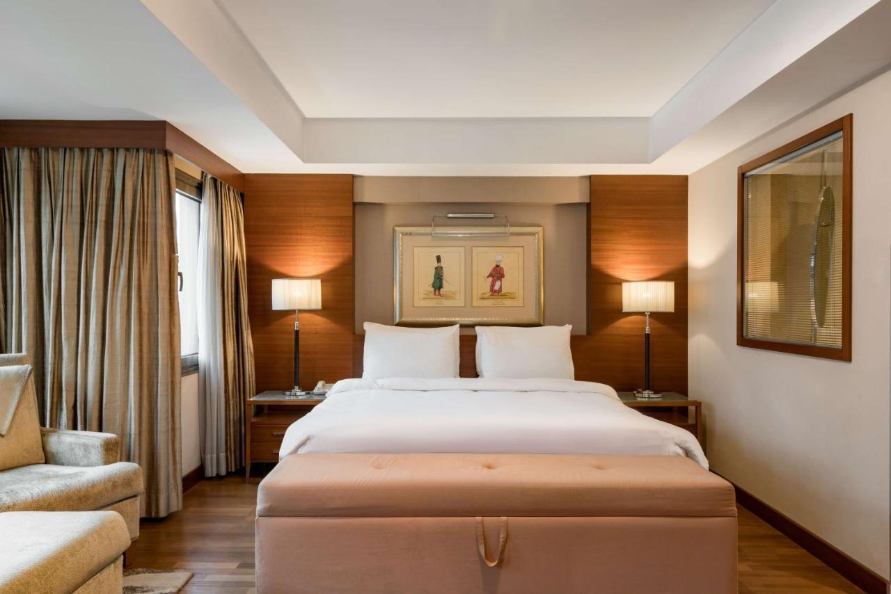 Radisson Blu Bosphorus Hotel Istanbul Bagian luar foto A bedroom at the Taj Mahal Palace
