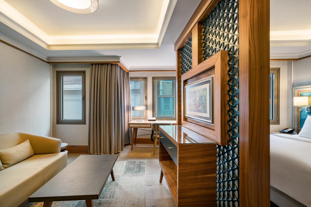 Radisson Blu Bosphorus Hotel Istanbul Bagian luar foto A suite at the hotel