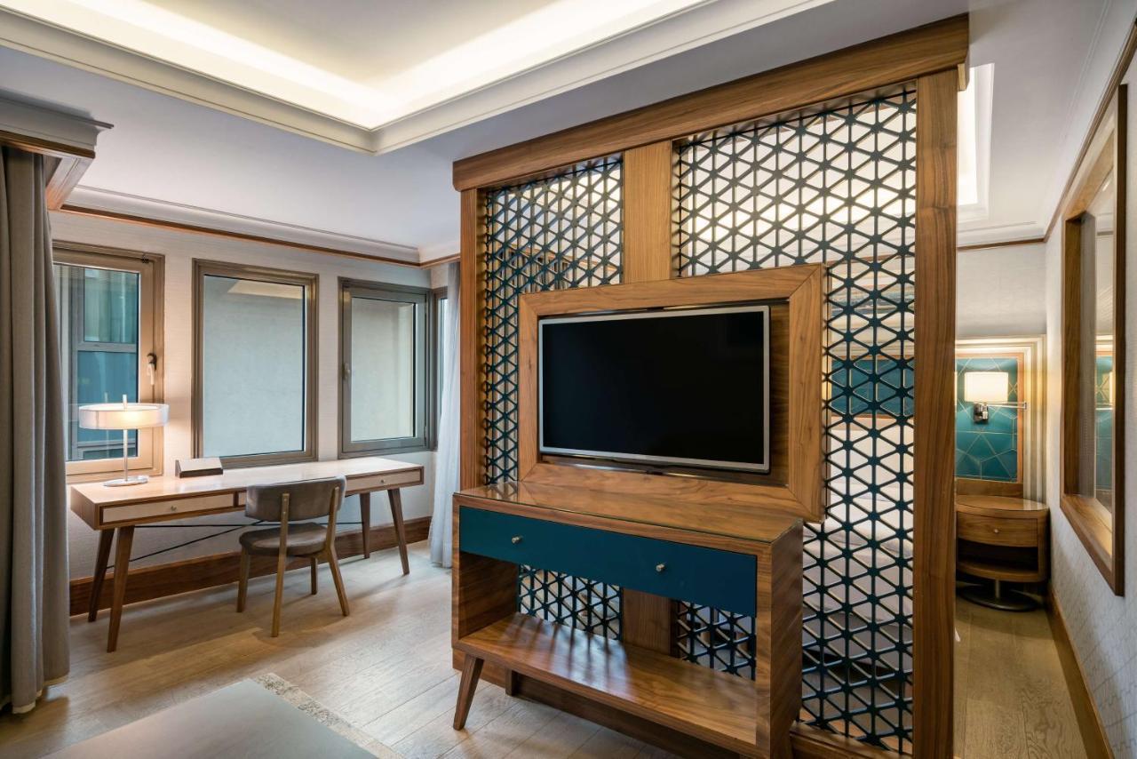 Radisson Blu Bosphorus Hotel Istanbul Bagian luar foto A room at the hotel