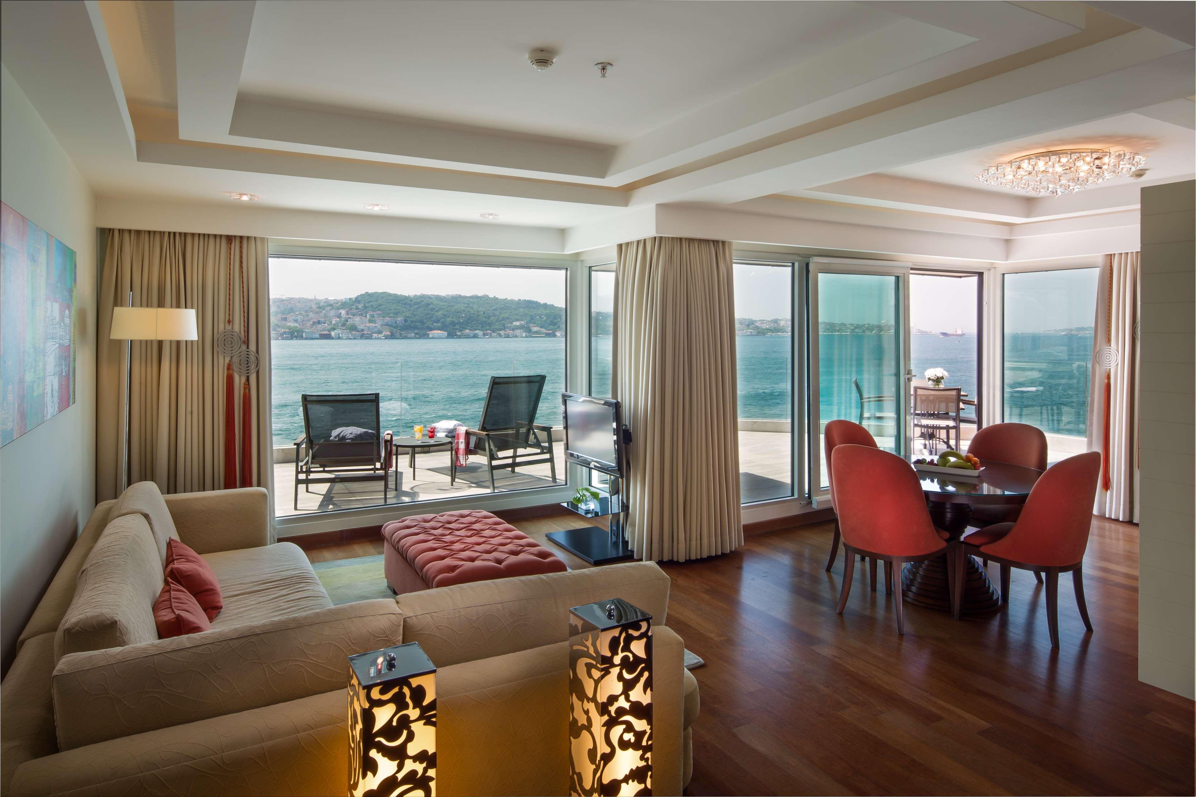 Radisson Blu Bosphorus Hotel Istanbul Bagian luar foto A suite at the hotel