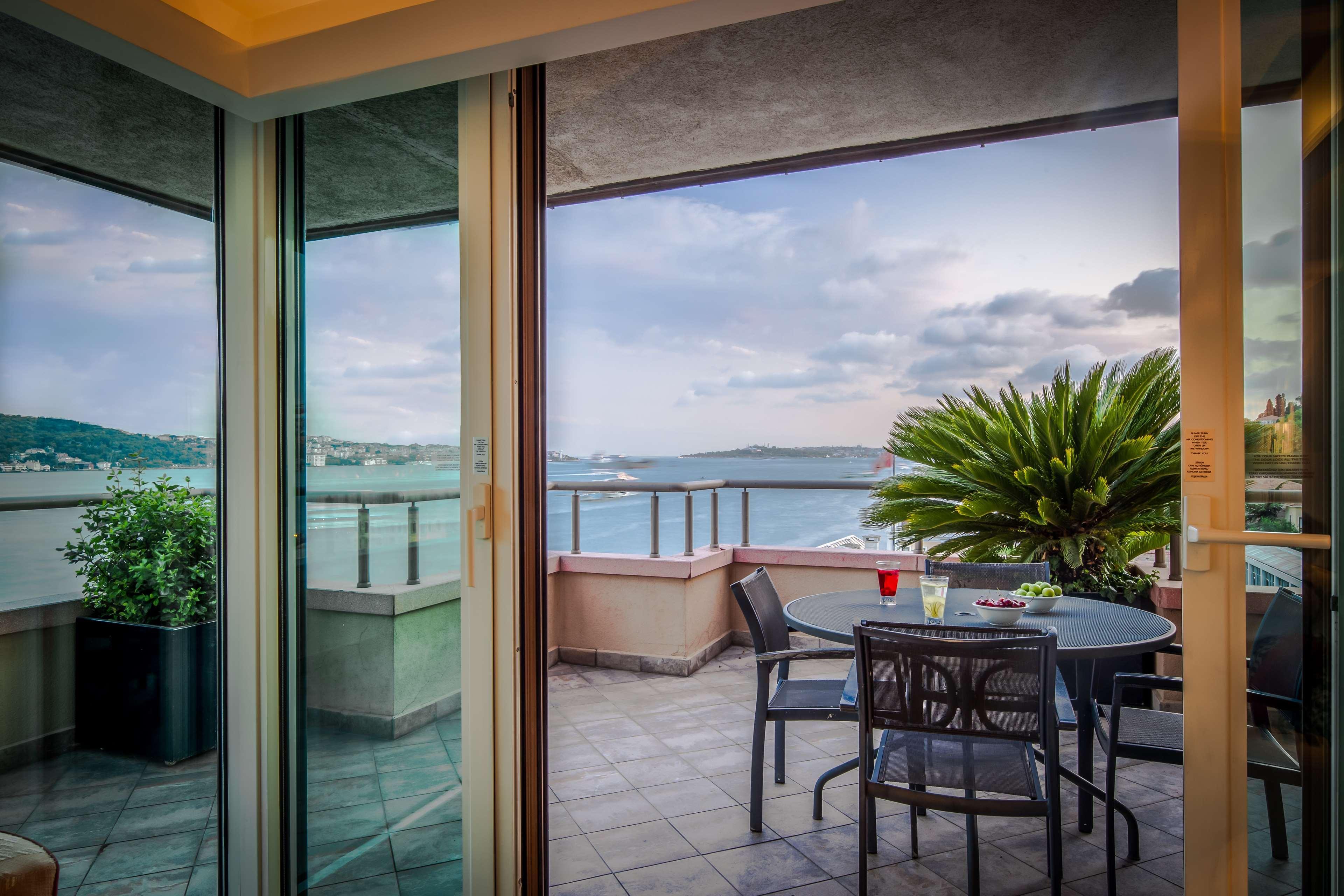 Radisson Blu Bosphorus Hotel Istanbul Bagian luar foto View from the balcony of a suite at the hotel