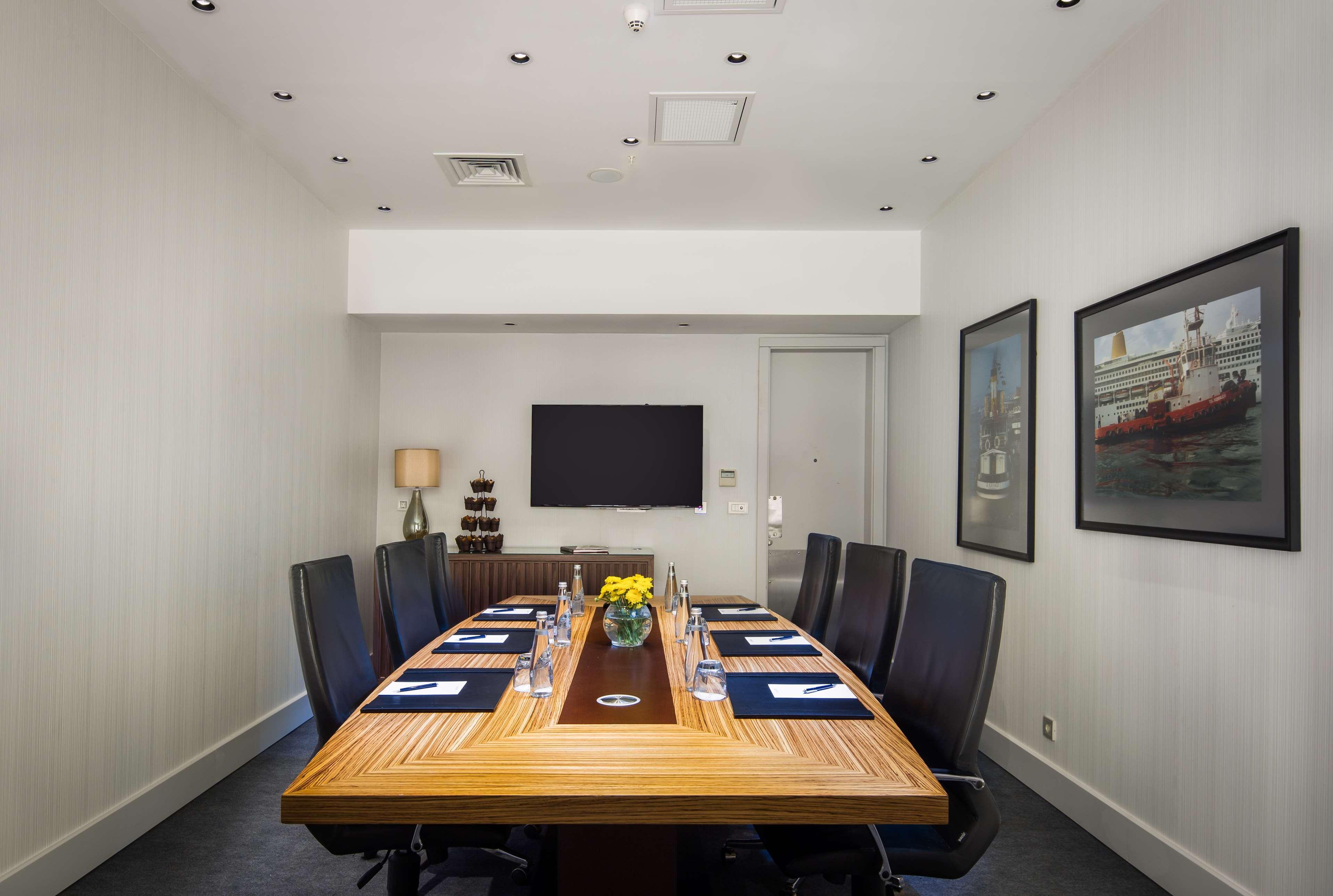 Radisson Blu Bosphorus Hotel Istanbul Bagian luar foto Boardroom at the Westin Boston Waterfront