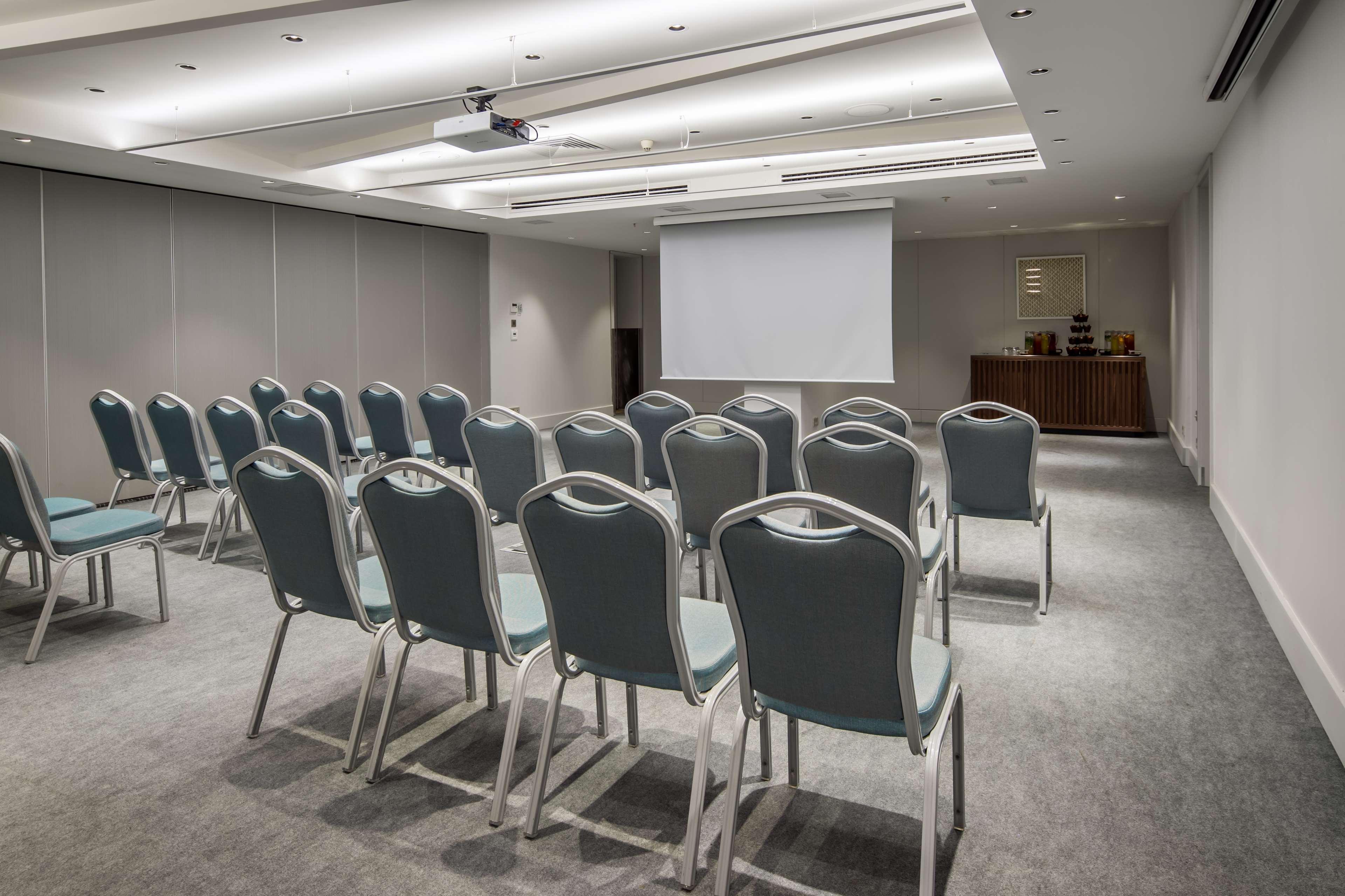 Radisson Blu Bosphorus Hotel Istanbul Bagian luar foto The meeting room