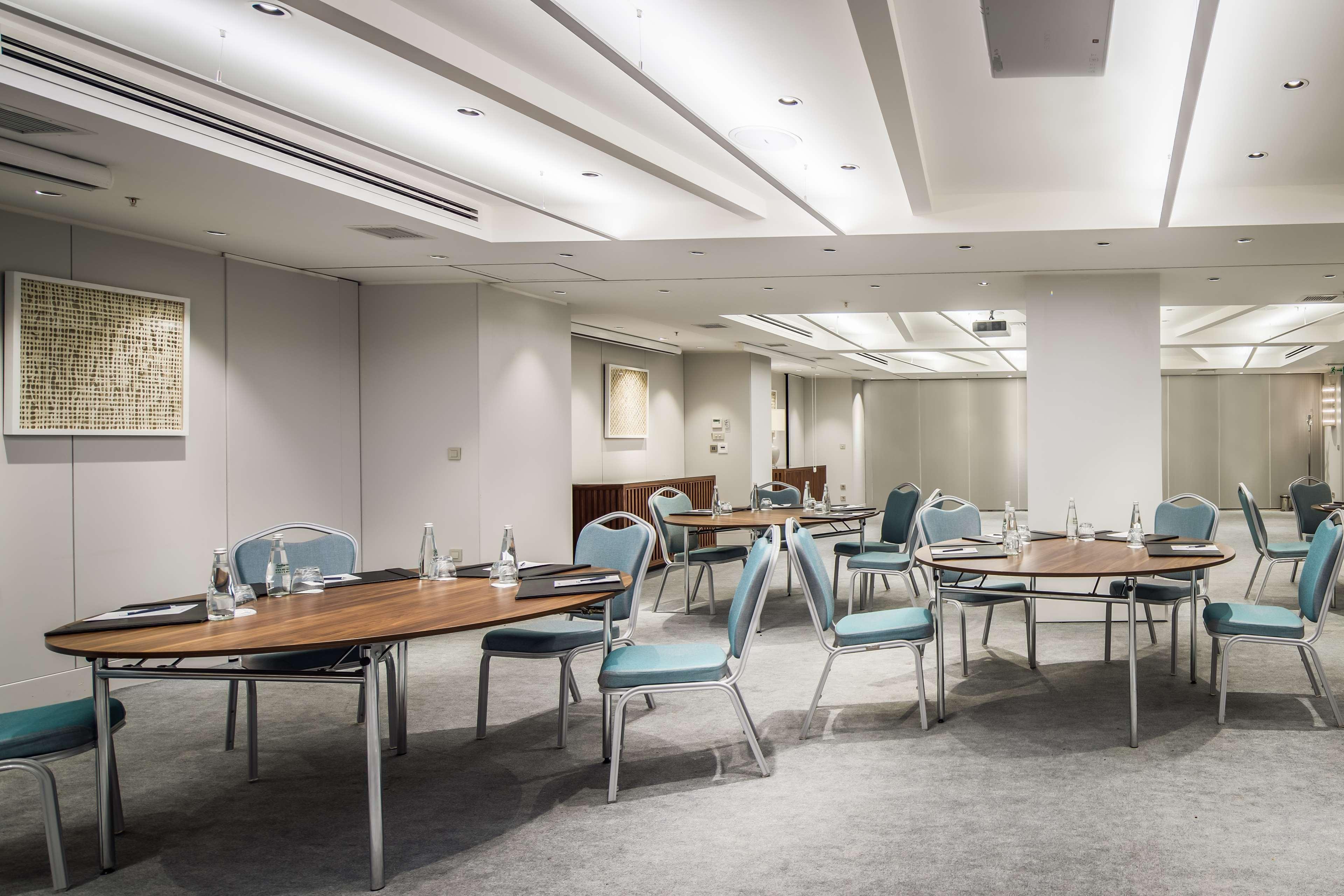 Radisson Blu Bosphorus Hotel Istanbul Bagian luar foto The meeting room