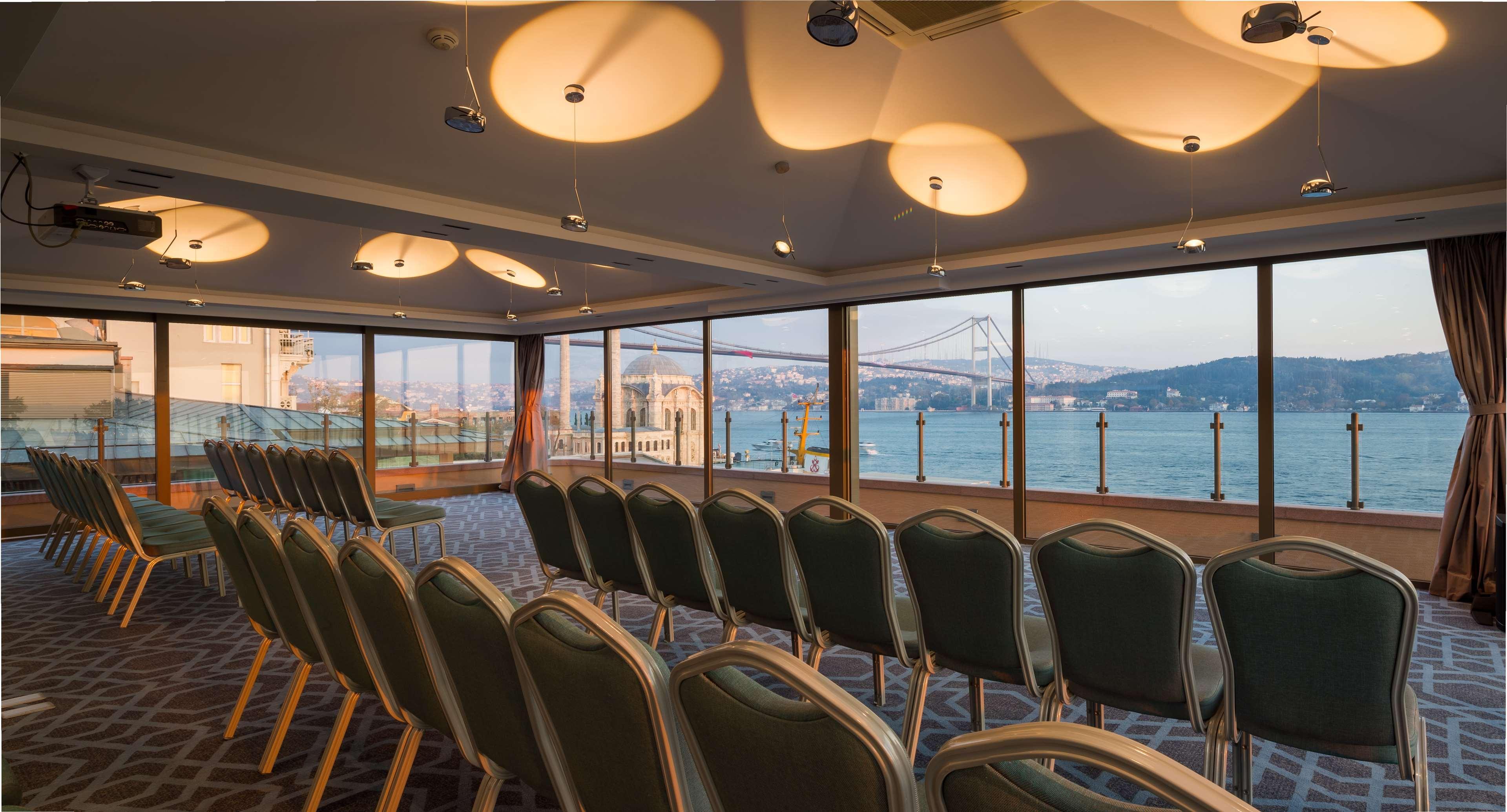 Radisson Blu Bosphorus Hotel Istanbul Bagian luar foto The interior of the conference centre