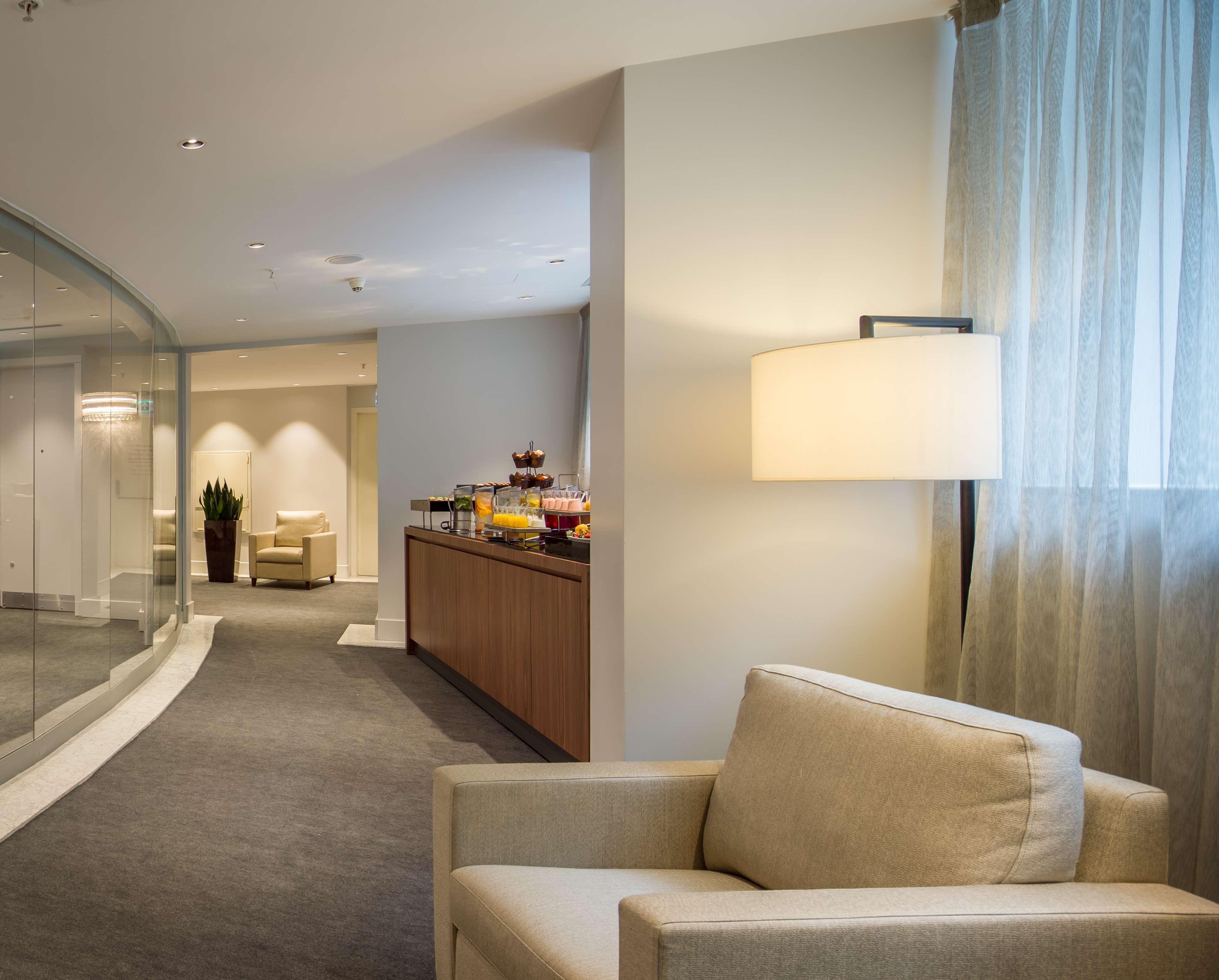 Radisson Blu Bosphorus Hotel Istanbul Bagian luar foto The interior of the lounge