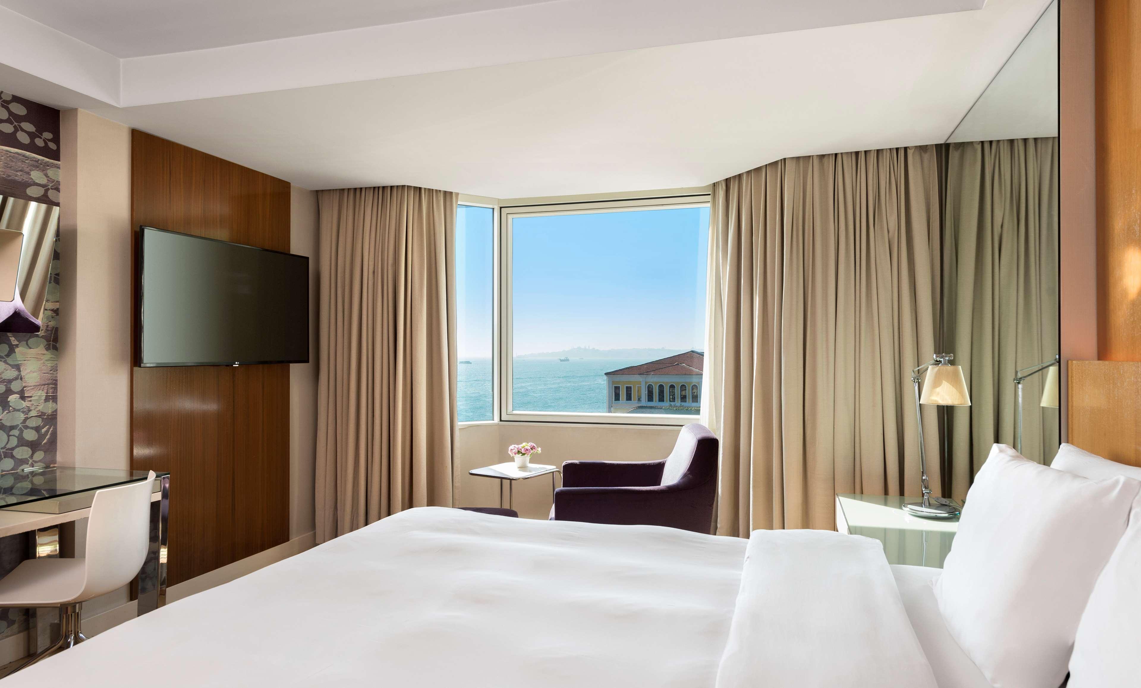 Radisson Blu Bosphorus Hotel Istanbul Bagian luar foto A room at the hotel