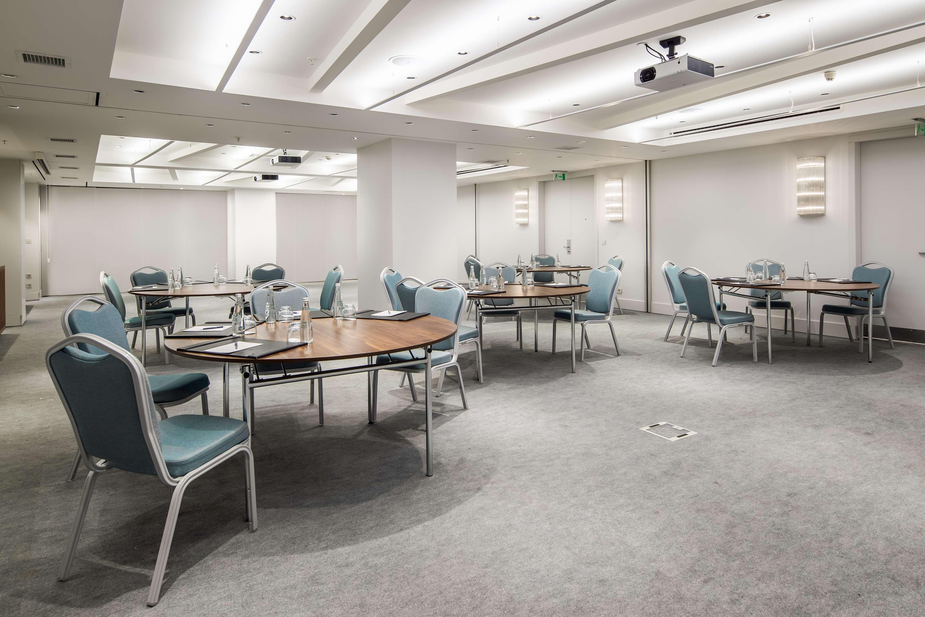 Radisson Blu Bosphorus Hotel Istanbul Bagian luar foto The meeting room